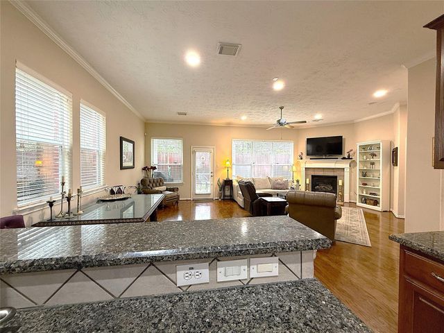 1446 Sherwood Park Circle, Houston, TX 77043