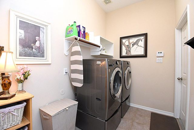 1446 Sherwood Park Circle, Houston, TX 77043