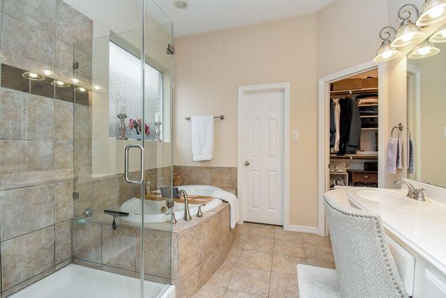 1446 Sherwood Park Circle, Houston, TX 77043