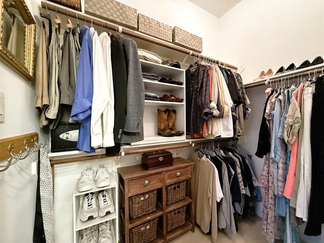 1446 Sherwood Park Circle, Houston, TX 77043