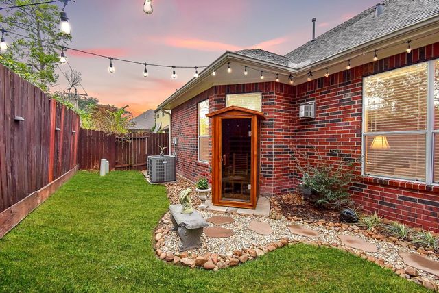 1446 Sherwood Park Circle, Houston, TX 77043