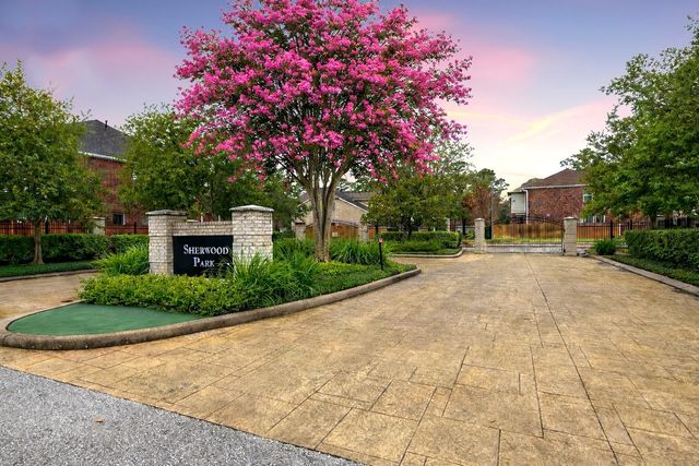 1446 Sherwood Park Circle, Houston, TX 77043