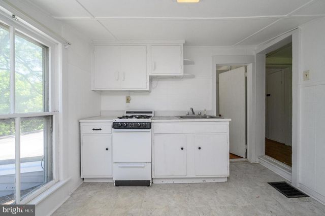 79 MODEL AVE, Hopewell, NJ 08525