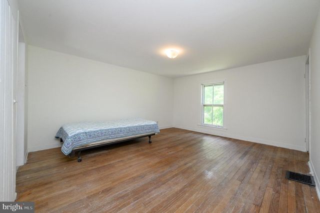 79 MODEL AVE, Hopewell, NJ 08525