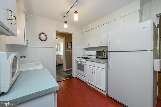 79 MODEL AVE, Hopewell, NJ 08525