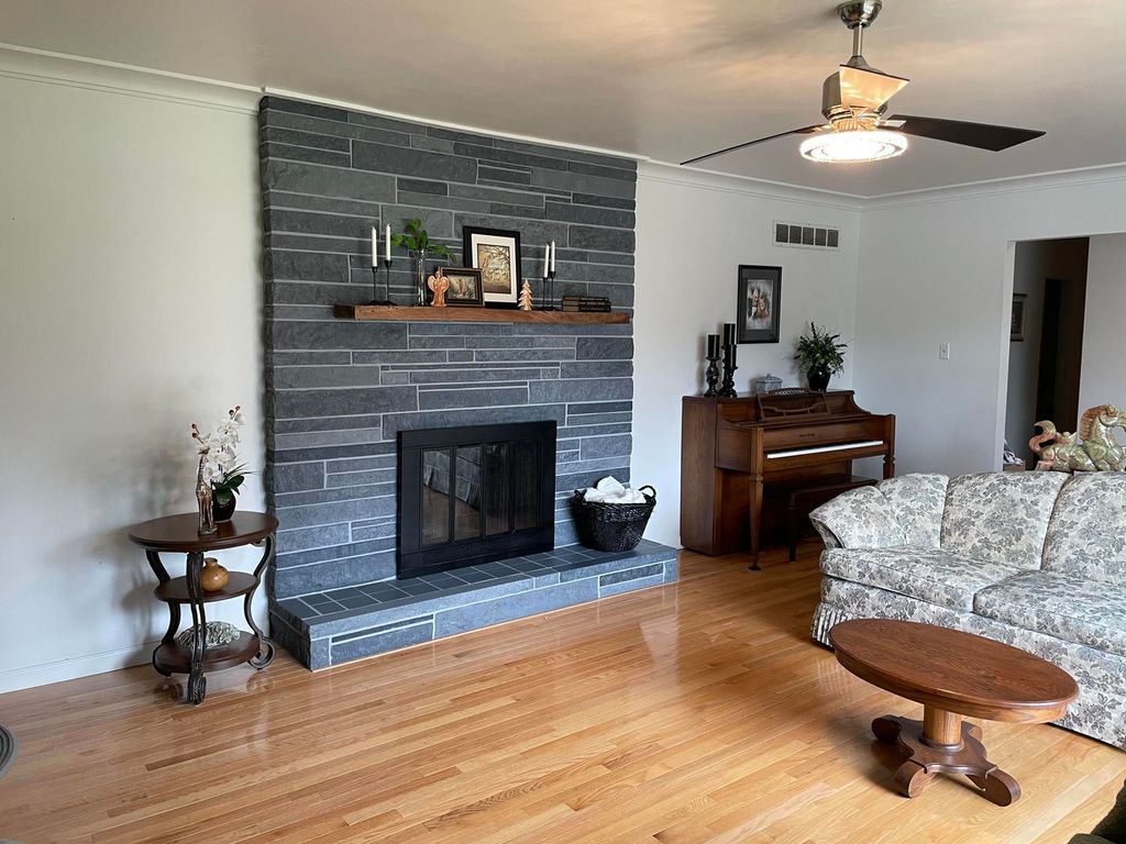 Image 2 of property listing at 1020 N 18th Street, Mt Vernon, IL 62864