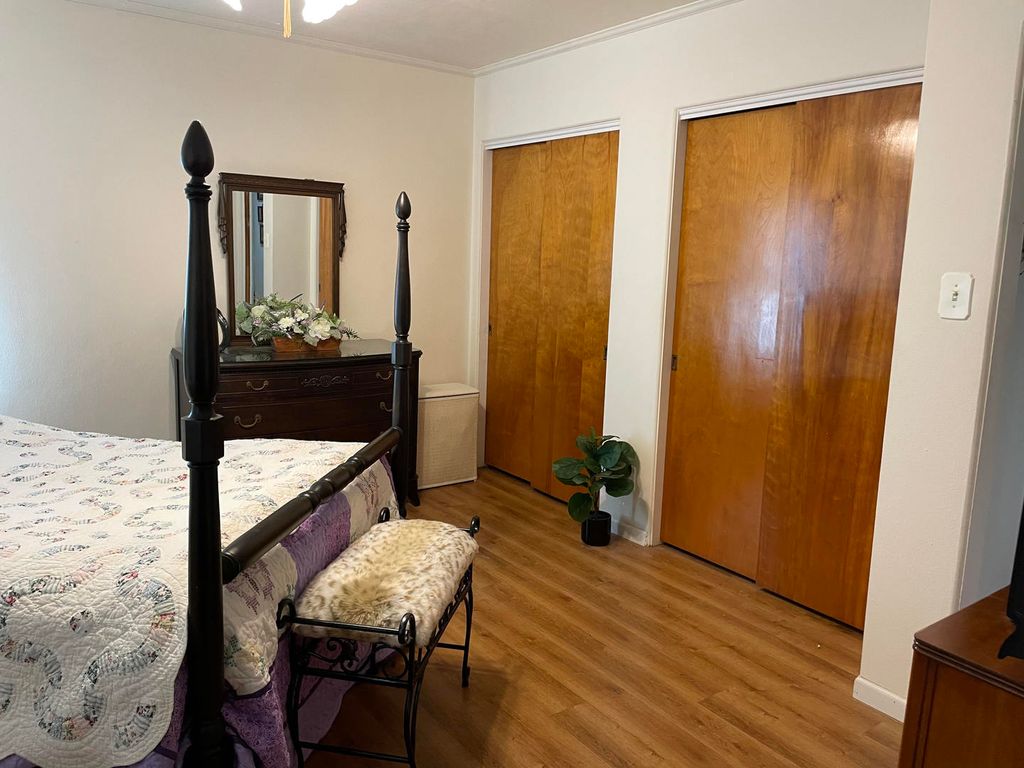 Image 12 of property listing at 1020 N 18th Street, Mt Vernon, IL 62864