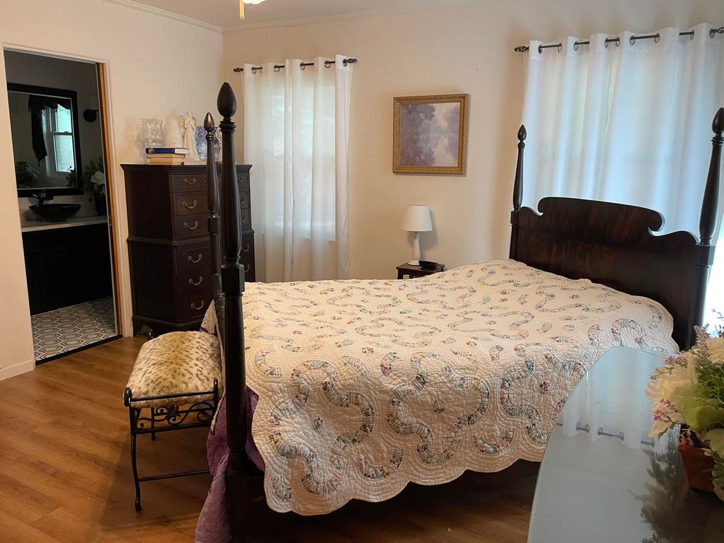 Image 13 of property listing at 1020 N 18th Street, Mt Vernon, IL 62864