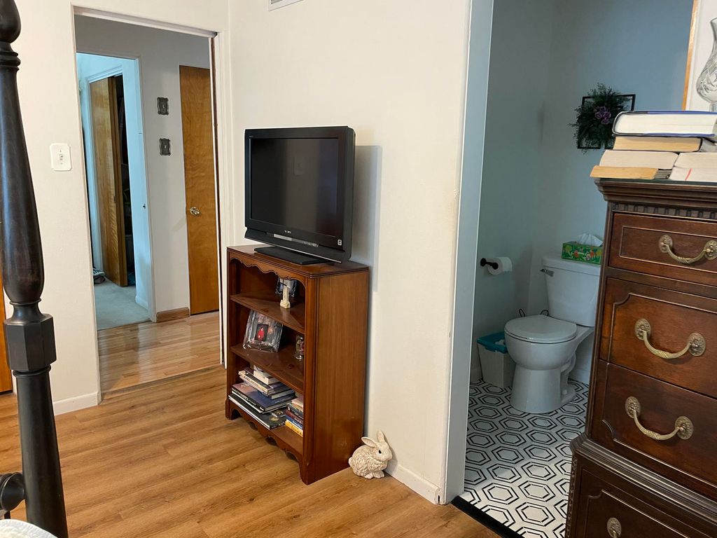 Image 14 of property listing at 1020 N 18th Street, Mt Vernon, IL 62864