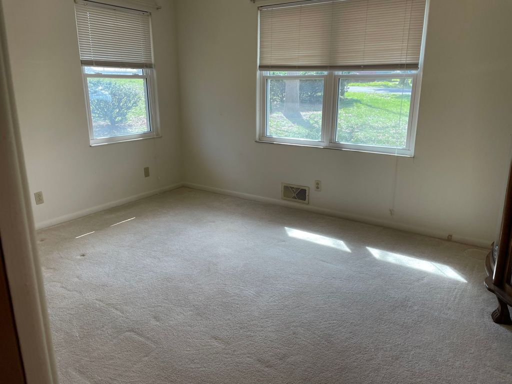 Image 15 of property listing at 1020 N 18th Street, Mt Vernon, IL 62864