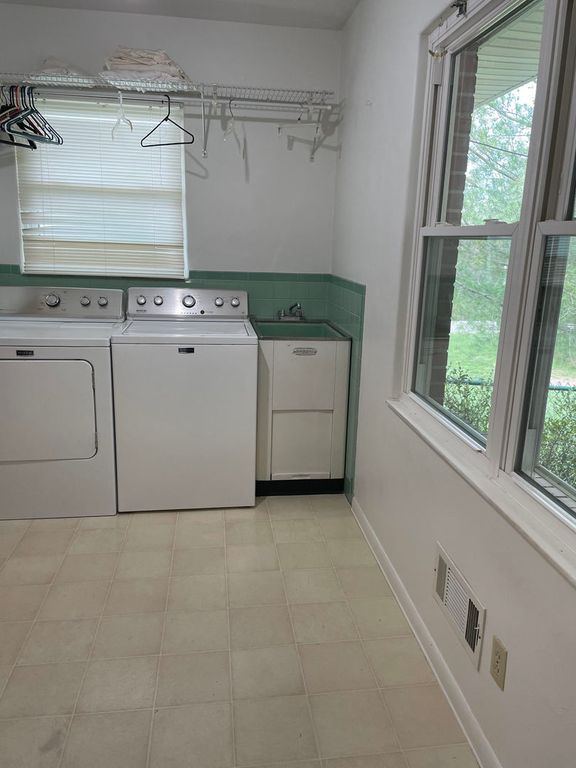 Image 19 of property listing at 1020 N 18th Street, Mt Vernon, IL 62864