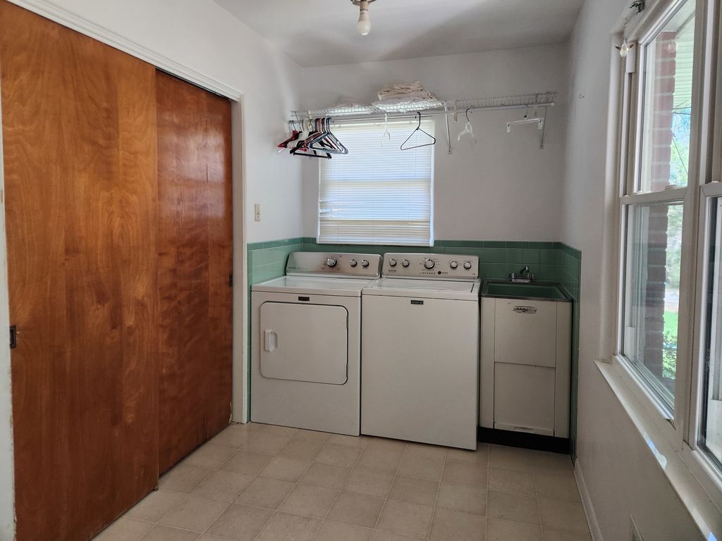 Image 20 of property listing at 1020 N 18th Street, Mt Vernon, IL 62864