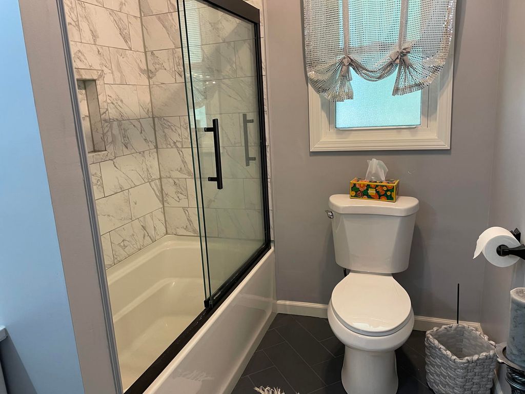 Image 22 of property listing at 1020 N 18th Street, Mt Vernon, IL 62864