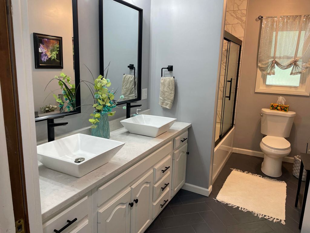 Image 23 of property listing at 1020 N 18th Street, Mt Vernon, IL 62864