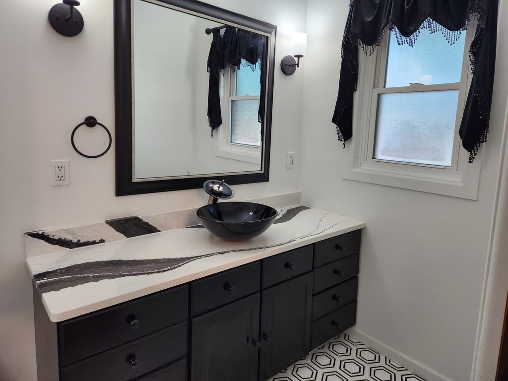 Image 29 of property listing at 1020 N 18th Street, Mt Vernon, IL 62864