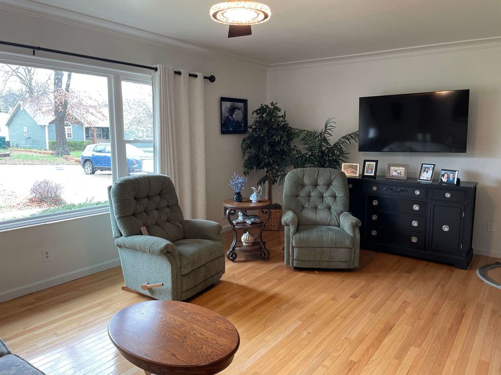 Image 4 of property listing at 1020 N 18th Street, Mt Vernon, IL 62864