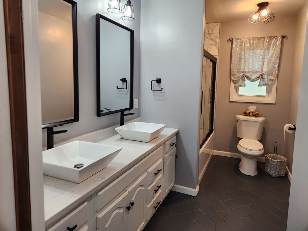 Image 31 of property listing at 1020 N 18th Street, Mt Vernon, IL 62864