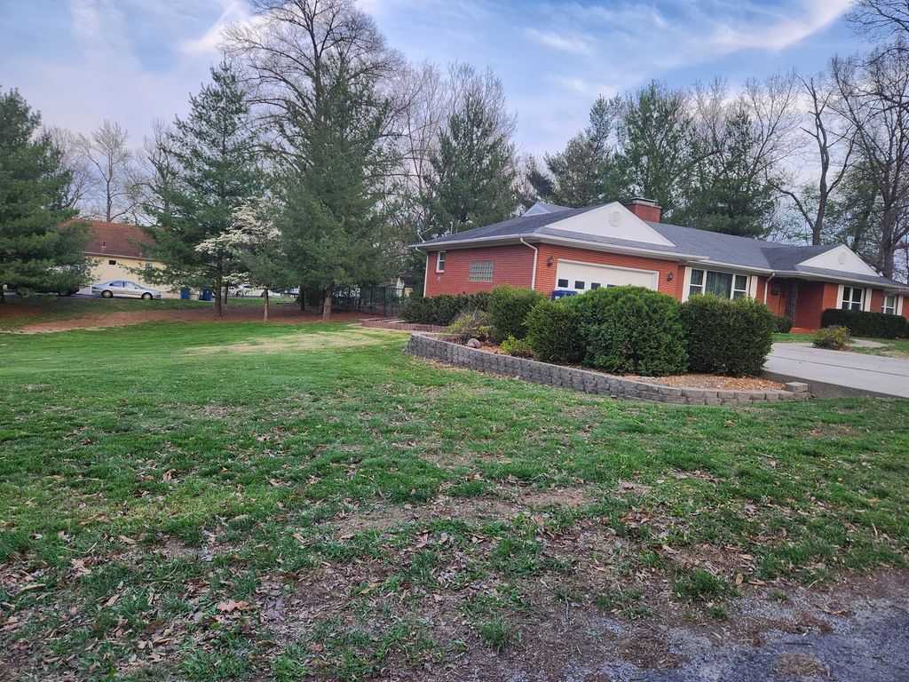 Image 34 of property listing at 1020 N 18th Street, Mt Vernon, IL 62864