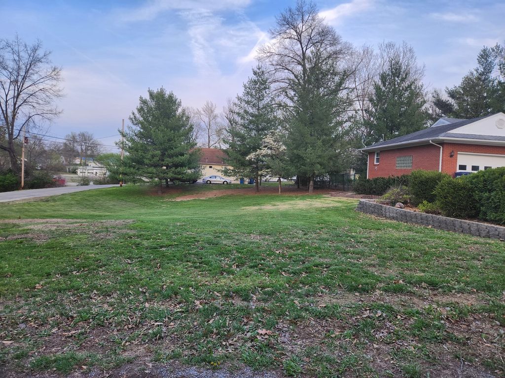 Image 35 of property listing at 1020 N 18th Street, Mt Vernon, IL 62864