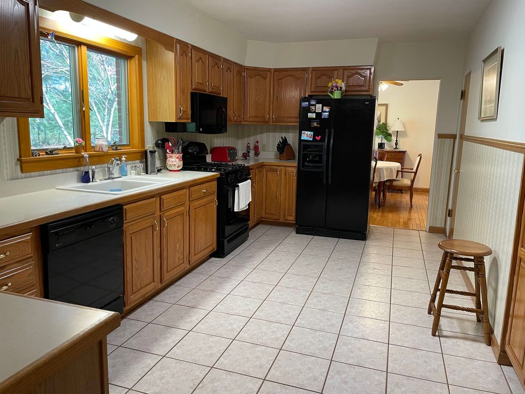 Image 6 of property listing at 1020 N 18th Street, Mt Vernon, IL 62864