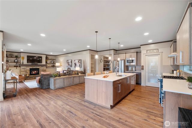 27403 239th Place SE, Maple Valley, WA 98038