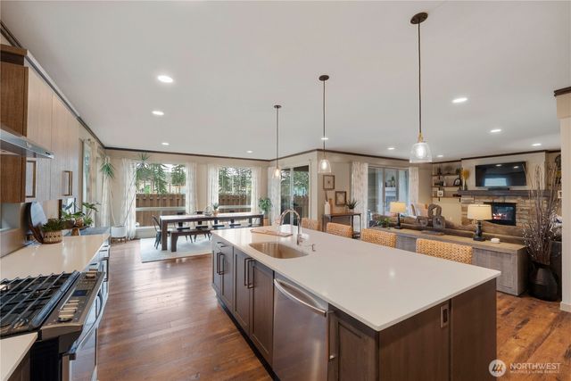 27403 239th Place SE, Maple Valley, WA 98038