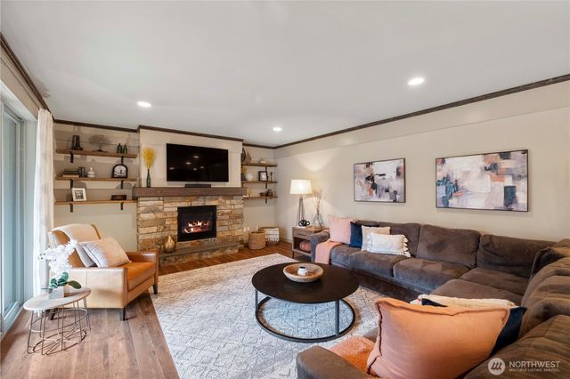 27403 239th Place SE, Maple Valley, WA 98038