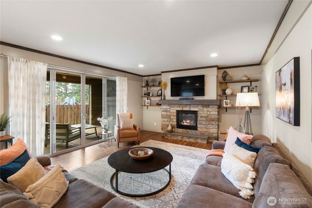 27403 239th Place SE, Maple Valley, WA 98038