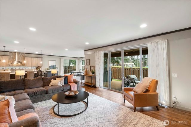 27403 239th Place SE, Maple Valley, WA 98038