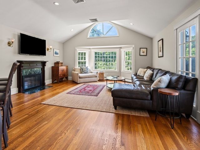8 Washington Street, Sherborn, MA 01770