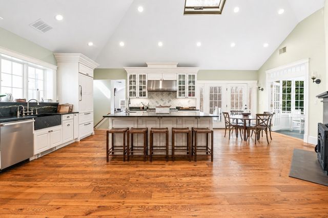 8 Washington Street, Sherborn, MA 01770