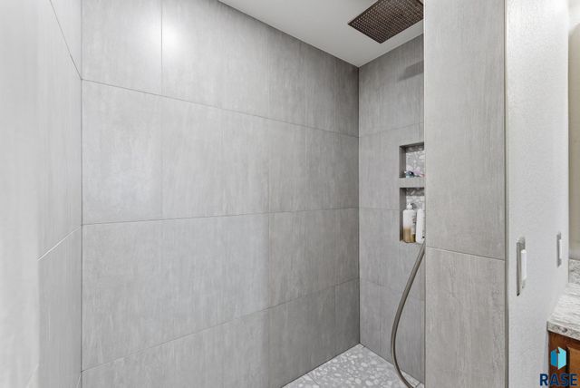 8109 S Brett Ave Avenue, Sioux Falls, SD 57108