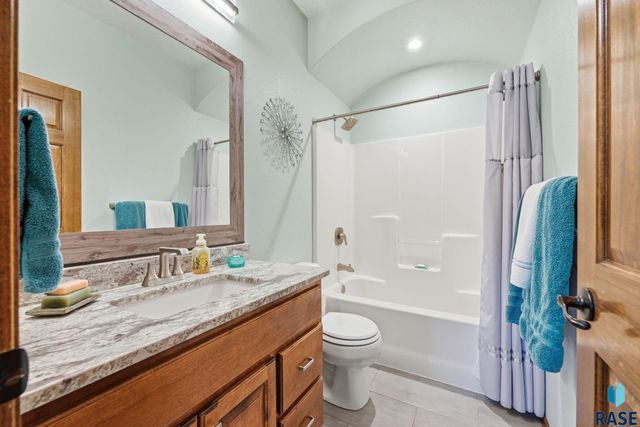 8109 S Brett Ave Avenue, Sioux Falls, SD 57108