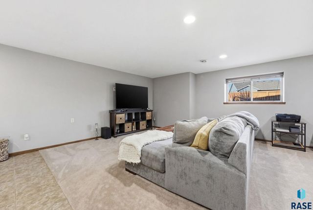 8109 S Brett Ave Avenue, Sioux Falls, SD 57108