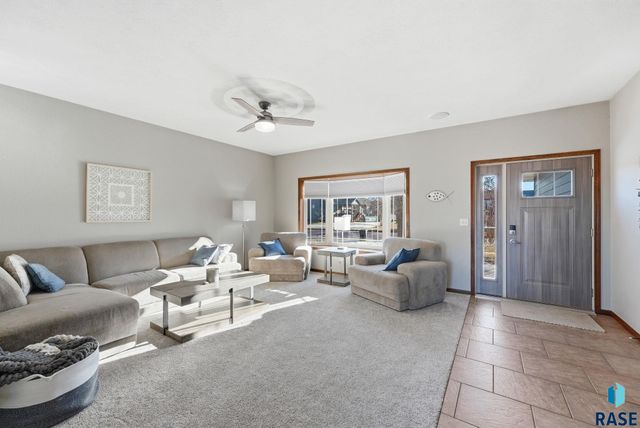 8109 S Brett Ave Avenue, Sioux Falls, SD 57108