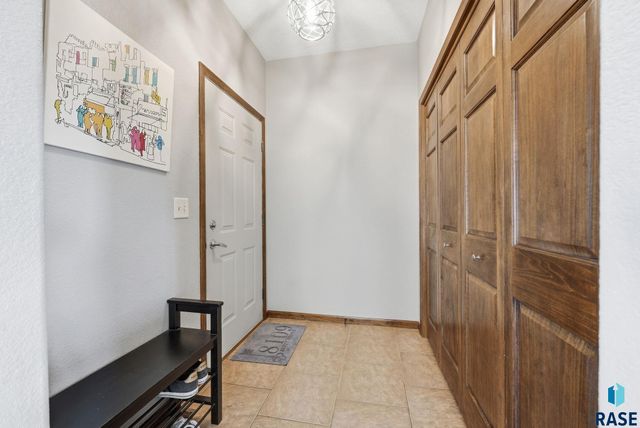 8109 S Brett Ave Avenue, Sioux Falls, SD 57108