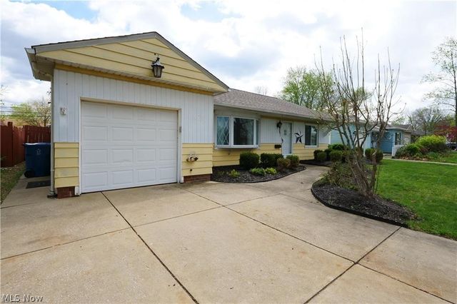 6751 Oakwood Road, Parma Heights, OH 44130