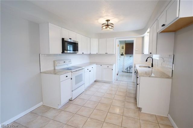 6751 Oakwood Road, Parma Heights, OH 44130