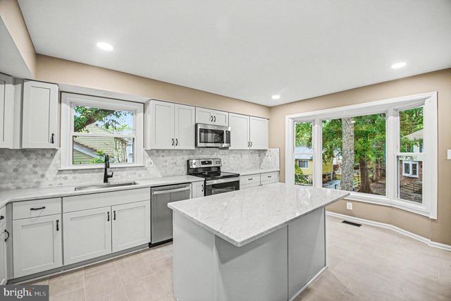 16200 EDGEWOOD DR, Dumfries, VA 22025
