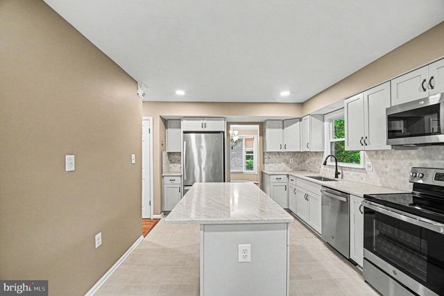 16200 EDGEWOOD DR, Dumfries, VA 22025