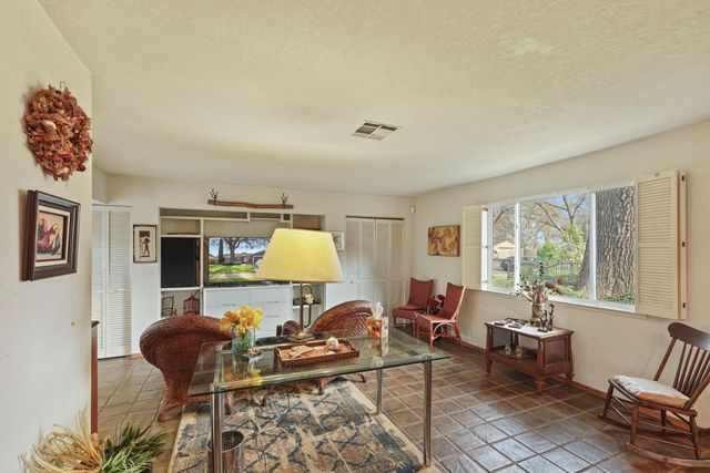 616 Morada Ln, Stockton, CA 95210