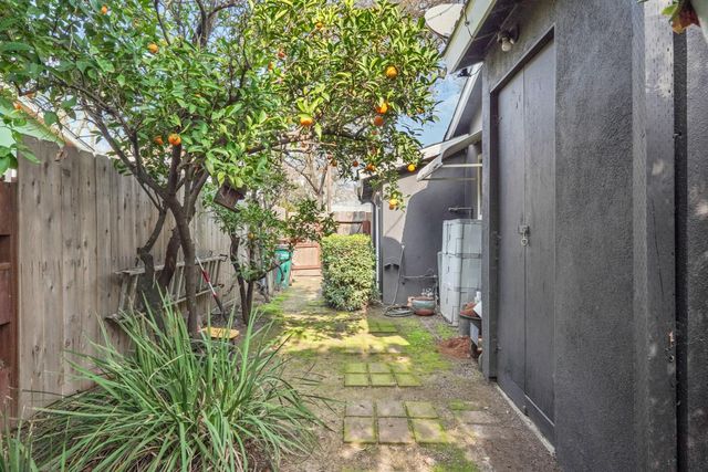 616 Morada Ln, Stockton, CA 95210