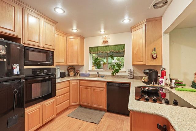 616 Morada Ln, Stockton, CA 95210