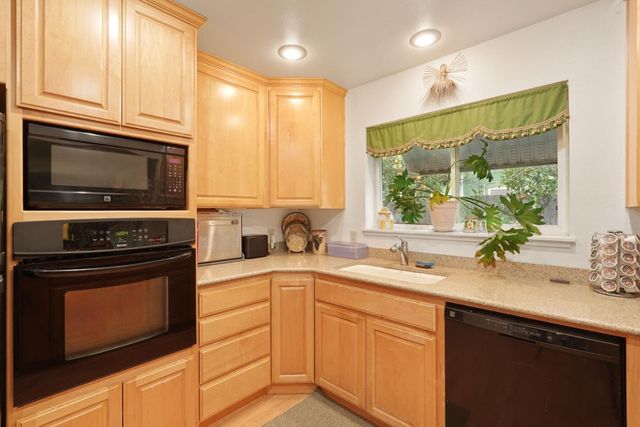 616 Morada Ln, Stockton, CA 95210