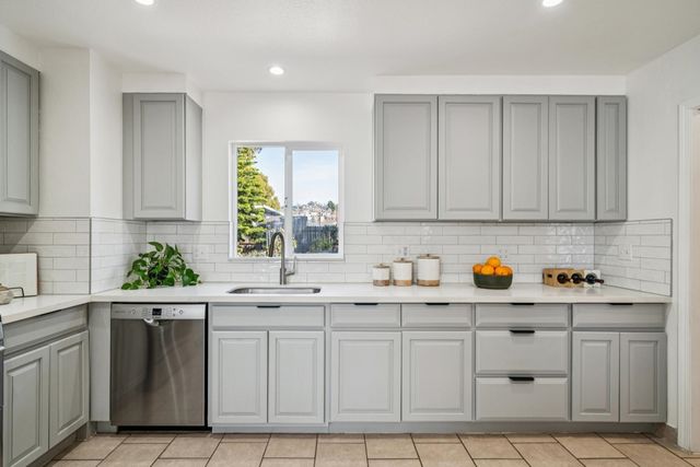 1468 Monterey St, Richmond, CA 94804