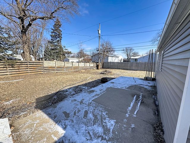 2031 N Fairmount Street, Davenport, IA 52804