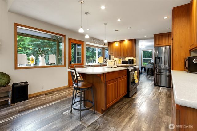 16716 2nd Street E, Lake Tapps, WA 98391