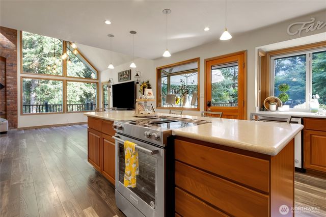 16716 2nd Street E, Lake Tapps, WA 98391