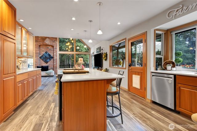 16716 2nd Street E, Lake Tapps, WA 98391