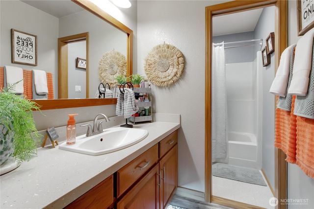 16716 2nd Street E, Lake Tapps, WA 98391